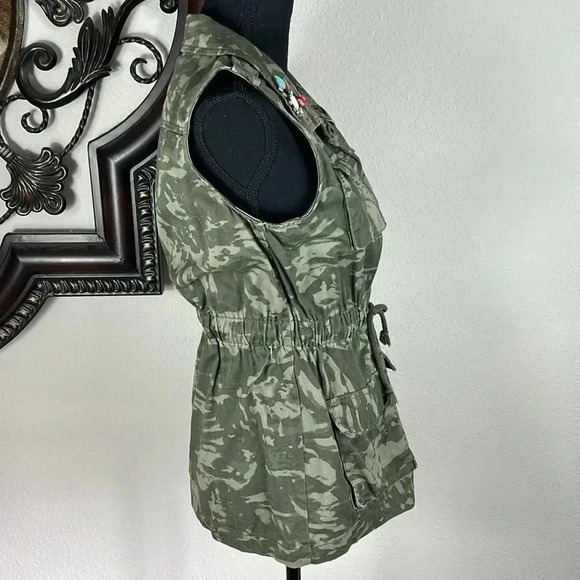 Decree 100% Cotton Camouflage Embellish Vest with Gem Collar Points Medium - Picture 5 of 16
